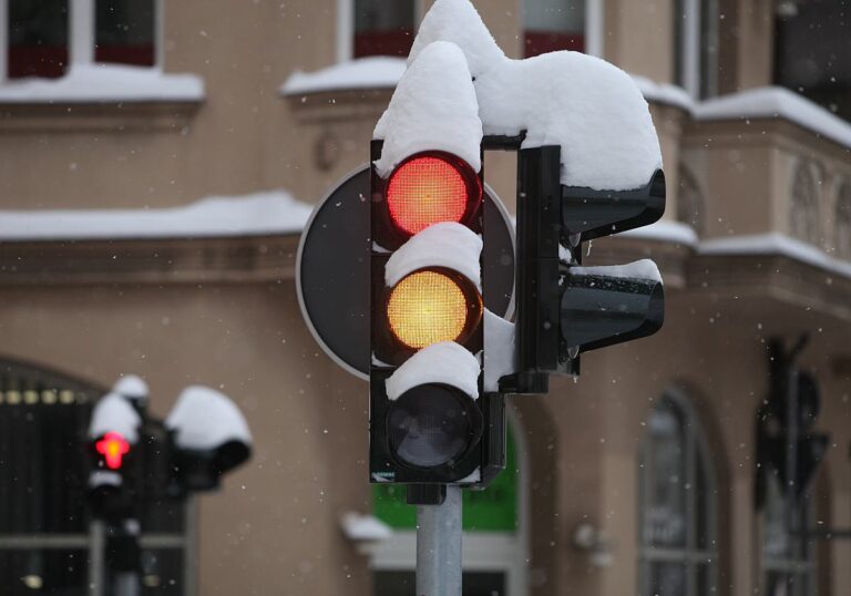 Verschneite Ampel