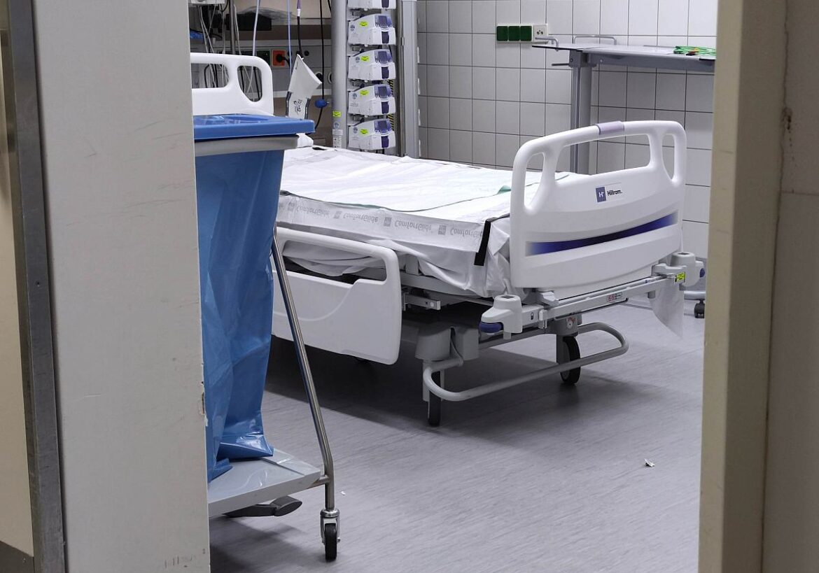 Krankenhausbett
