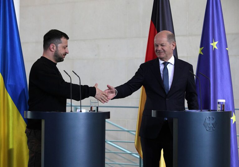 Bundeskanzler Olaf Scholz (SPD) und ukrainischer Präsident Wolodymyr Selenskyj