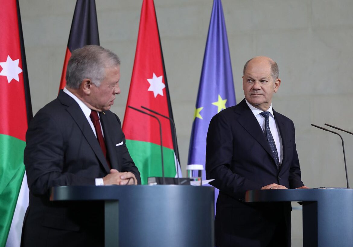 König von Jordanien und Bundeskanzler Olaf Scholz