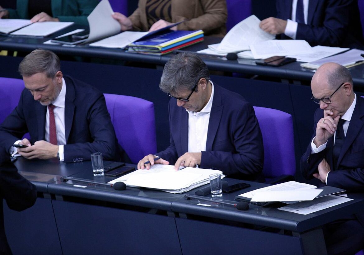 Bundesfinanzminister Christian Lindner (FDP), Bundeswirtschaftsminister Robert Habeck (Grüne) und Bundeskanzler Olaf Scholz (SPD)