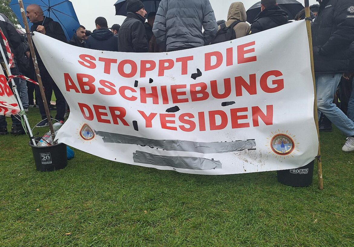 Protestplakat "Stoppt die Abschiebung der Yesiden"