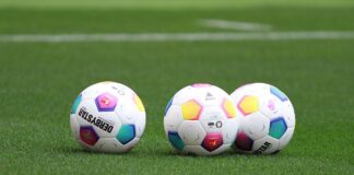 Fußbälle