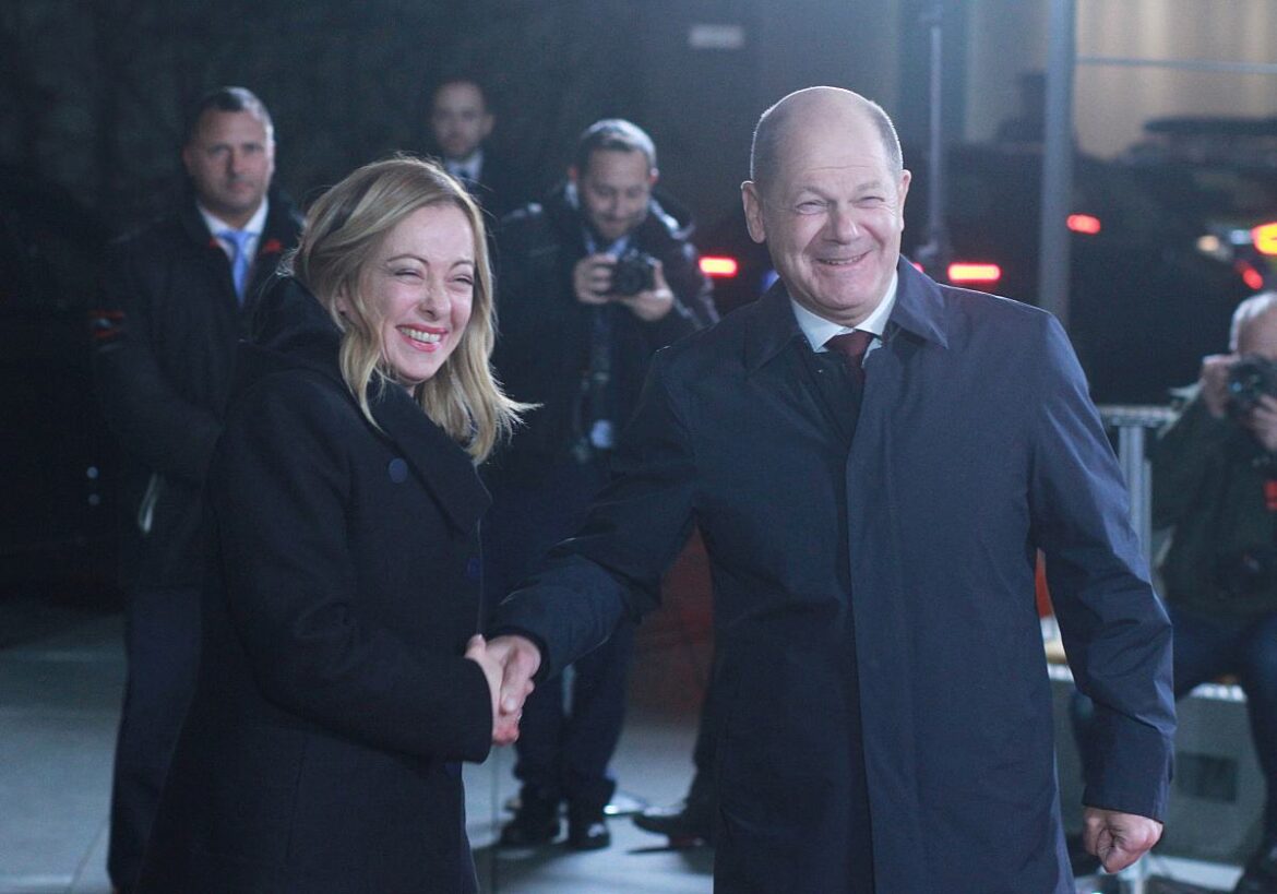 Italiens Ministerpräsidentin Giorgia Meloni und Bundeskanzler Olaf Scholz
