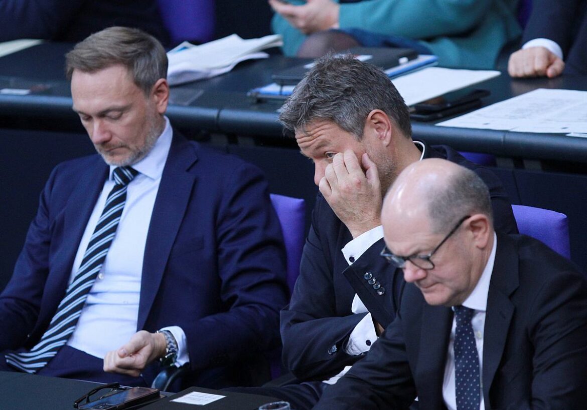 Bundesfinanzminister Christian Lindner (FDP), Vizekanzler Robert Habeck (Grüne) und Bundeskanzler Olaf Scholz (SPD)