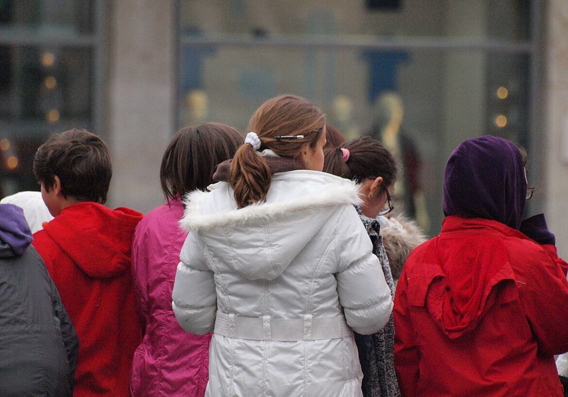 Frau im weissen Parka