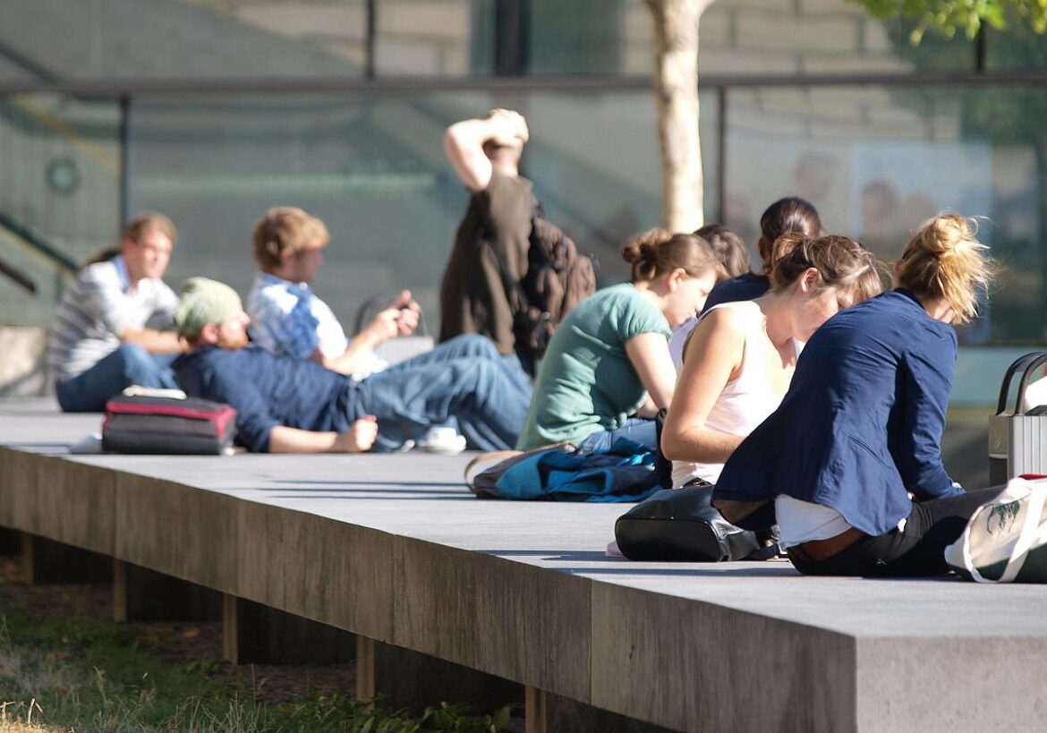Symbolbild Studierende Universität