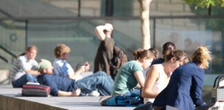 Symbolbild Studierende Universität