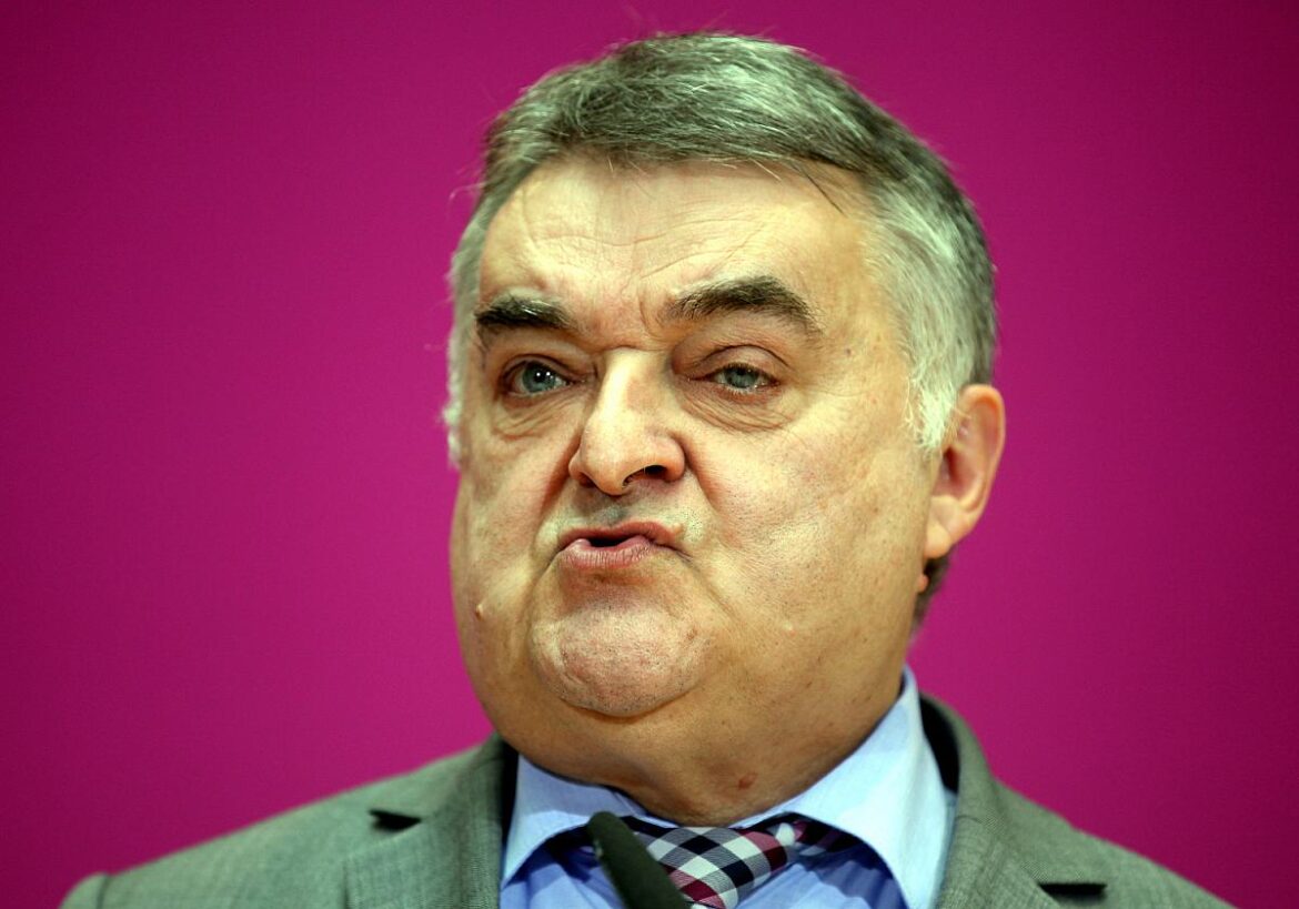 Innenminister von NRW Herbert Reul (CDU)