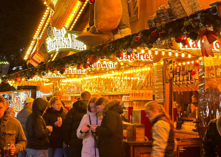 Kein Gedrängel und einfach gute Stimmung beim "Vorglühen" auf dem Weihnachtsmarkt