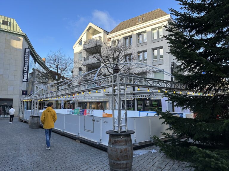 Eiszauber am Nikolaiort im Aufbau