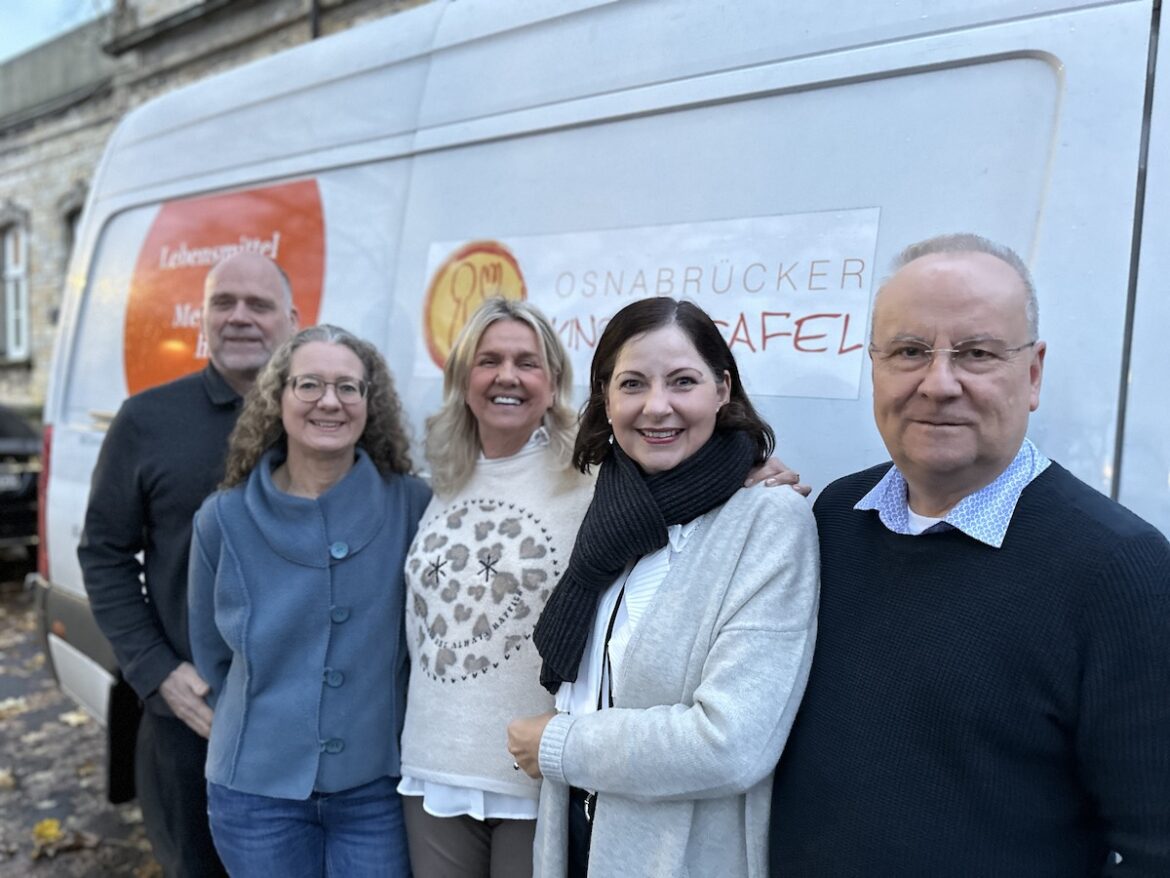 Thomas und Mareike und Oberhoff, Karin Marx und Andrea Streuter (Kiwanis) und Hermann Große-Marke (Tafel) / Pohlmann