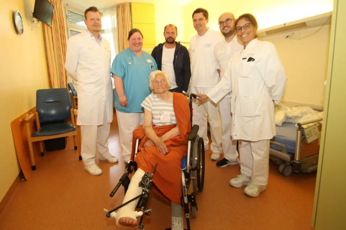 Team und Patientin im Klinikum Osnabrück / Foto: Klinikum Osnabrück