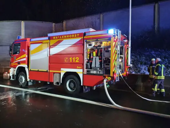 LKW-Brand führt zu Vollsperrung der A1 bei Wallenhorst in der Nacht