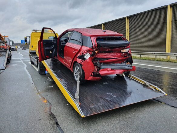 Mehrere Verletzte - 6 Autos kollidieren auf der Autobahn A1 bei Bramsche