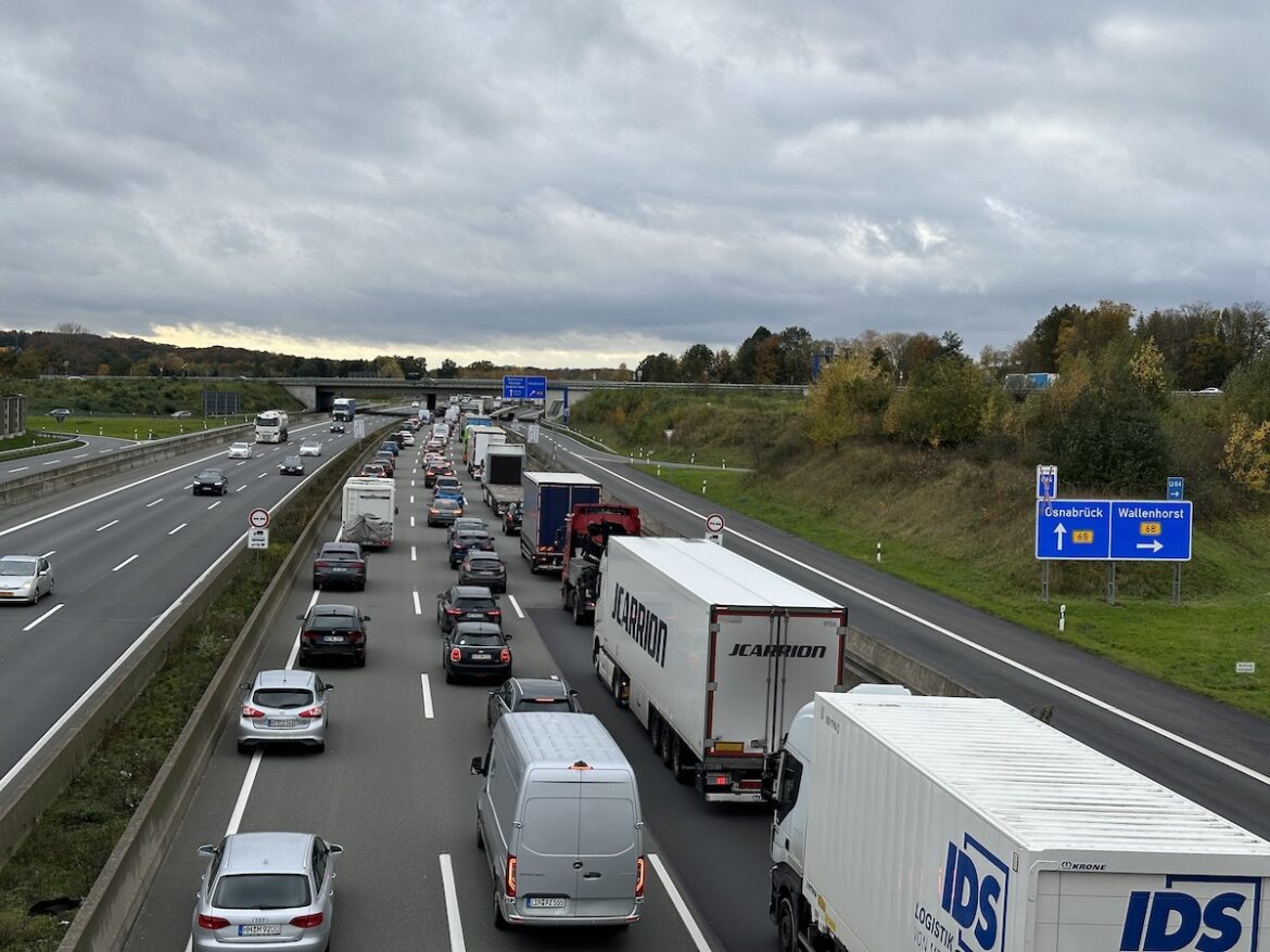 Stau auf der Autobahn A1 bei Wallenhorst