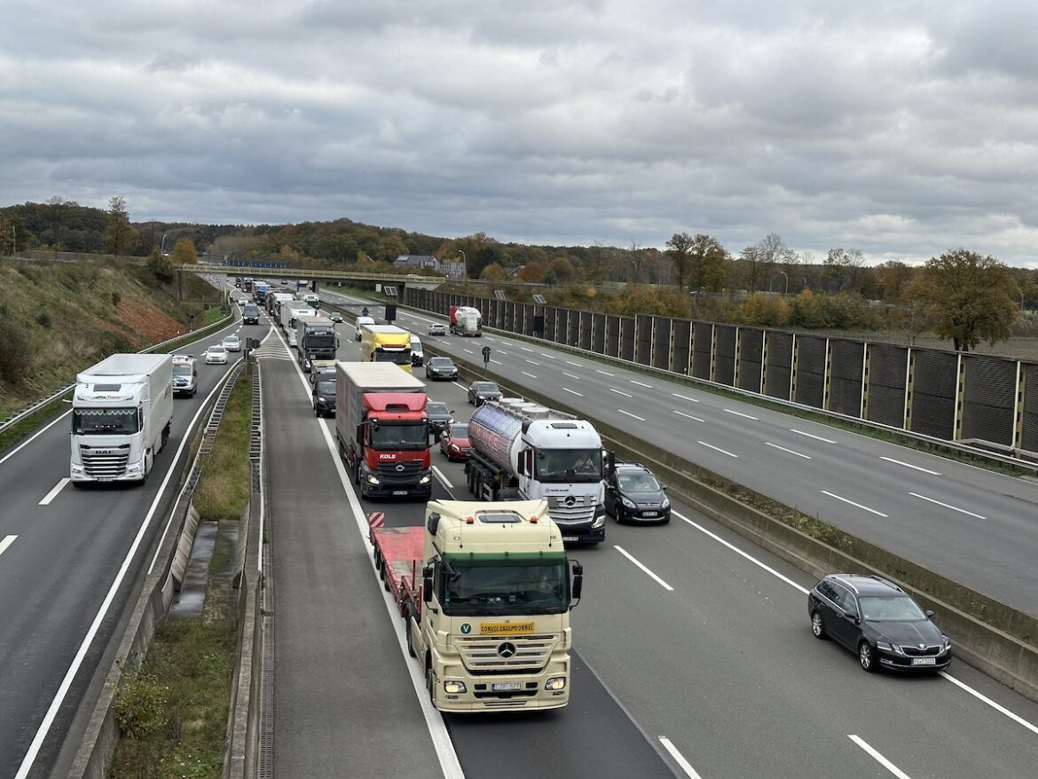 Stau auf der Autobahn A1 bei Wallenhorst