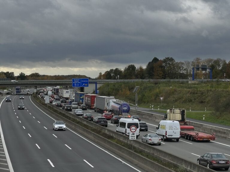 Stau auf der Autobahn A1 bei Wallenhorst