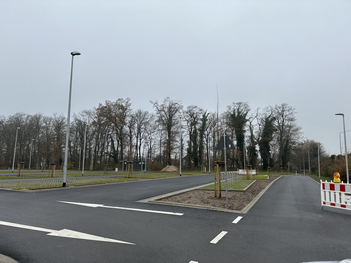 Leerer P&R-Parkplatz am 7.12.