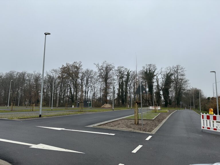 Leerer P&R-Parkplatz am 7.12.