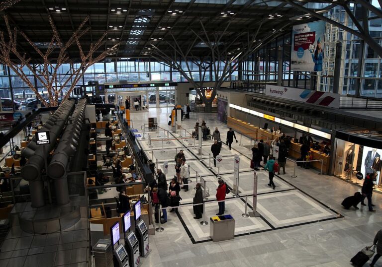 Flughafen Check-in-Halle