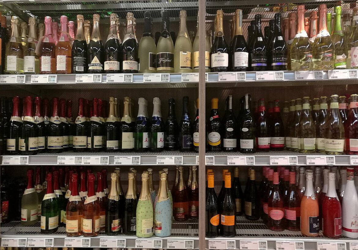 Supermarktregal Schaumwein