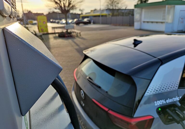 Elektroauto an der Ladesäule