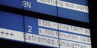 Bahnhof Anzeige "Zug fällt aus"