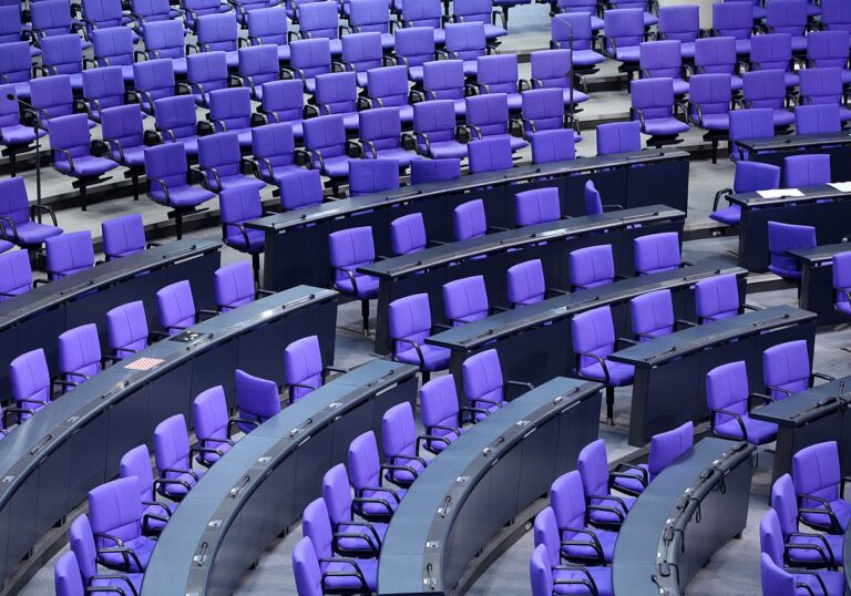 Menschenleerer Bundestag