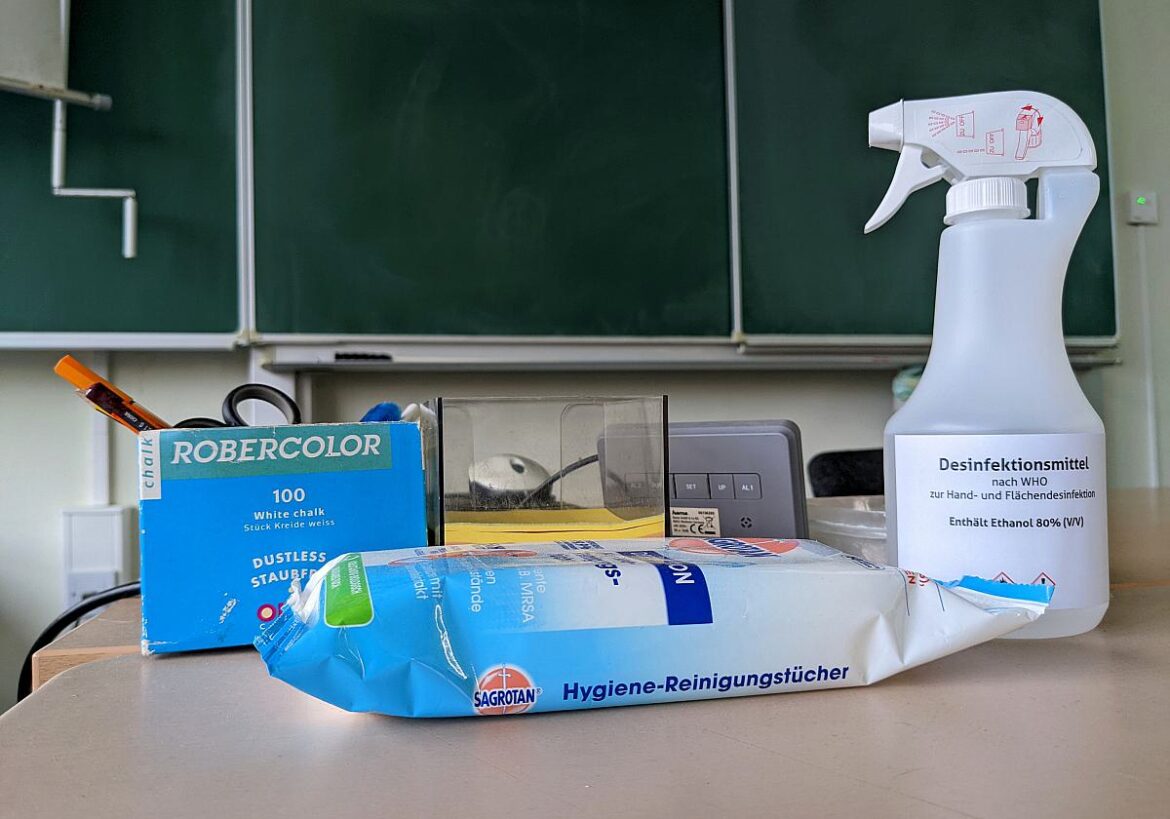 Desinfektionsmittel in einer Schule