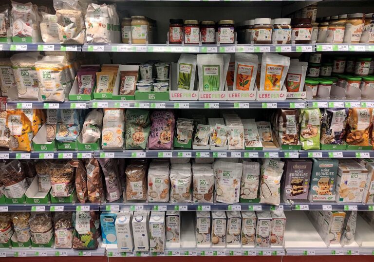 Supermarktregal Bio-Produkte