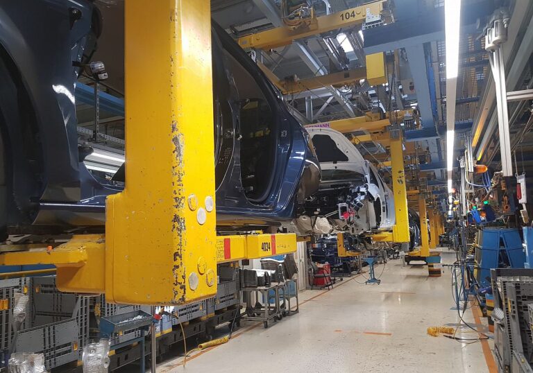 Produktionshalle Autos