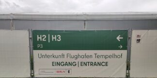 Schild Unterkunft Flughafen Tempelhof