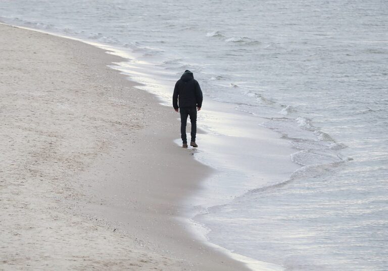 Mann am Strand