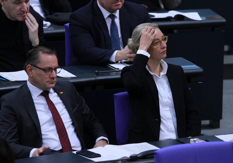 Toni Chrupalla (AfD-Vorsitzender) und Alice Weidel (AfD-Vorsitzende) im deutschen Bundestag