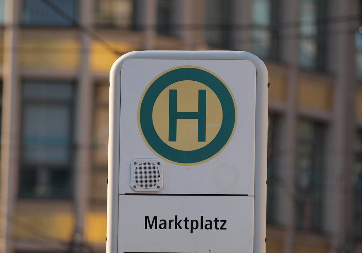 Schild Haltestelle Marktplatz