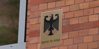 Schild der Bundesargentur für Arbeit (BA)