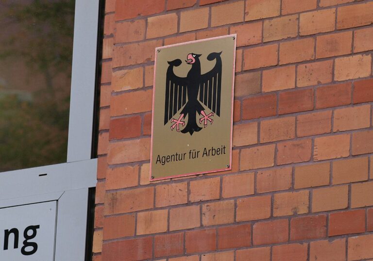 Schild der Bundesargentur für Arbeit (BA)