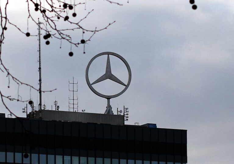 Mercedes Benz Firmenzeichen