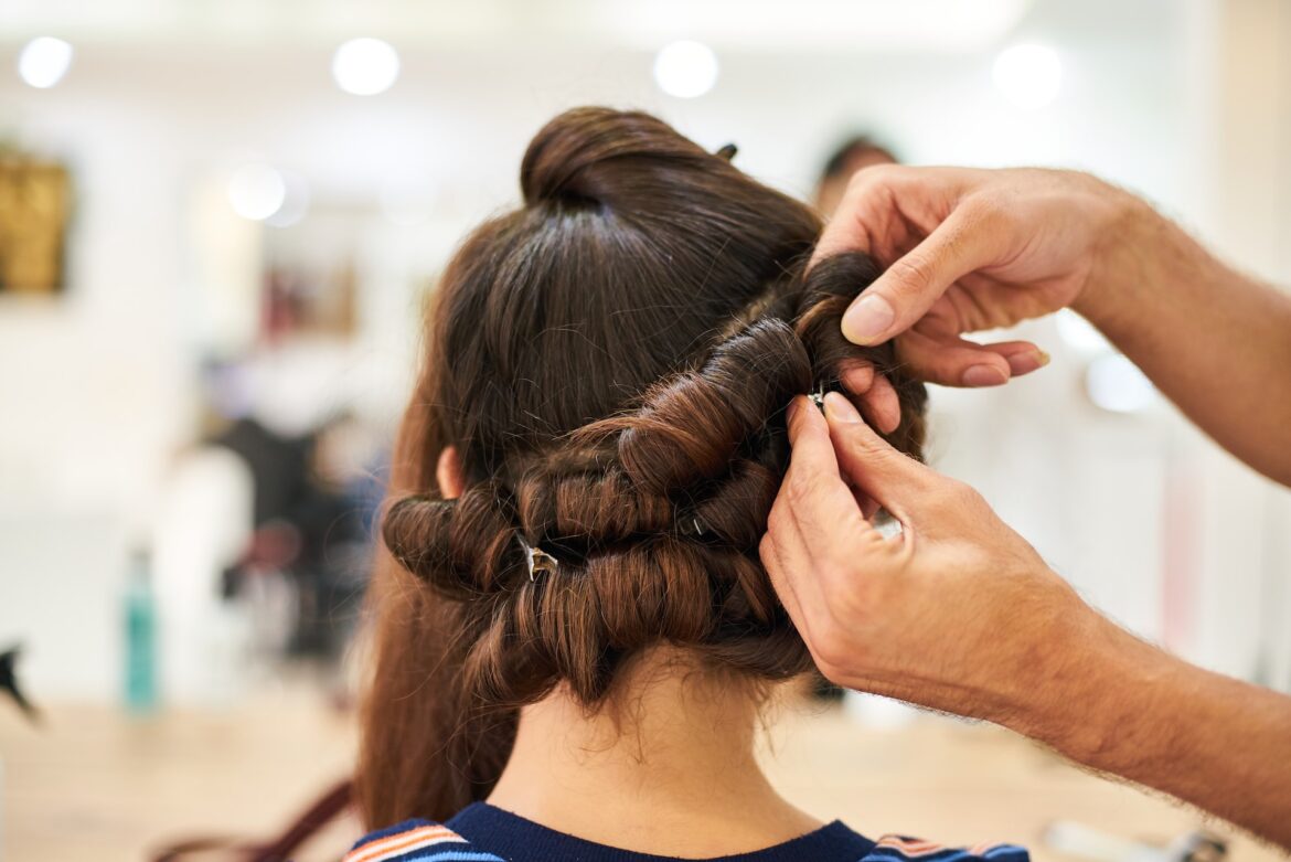 Frau beim Friseur