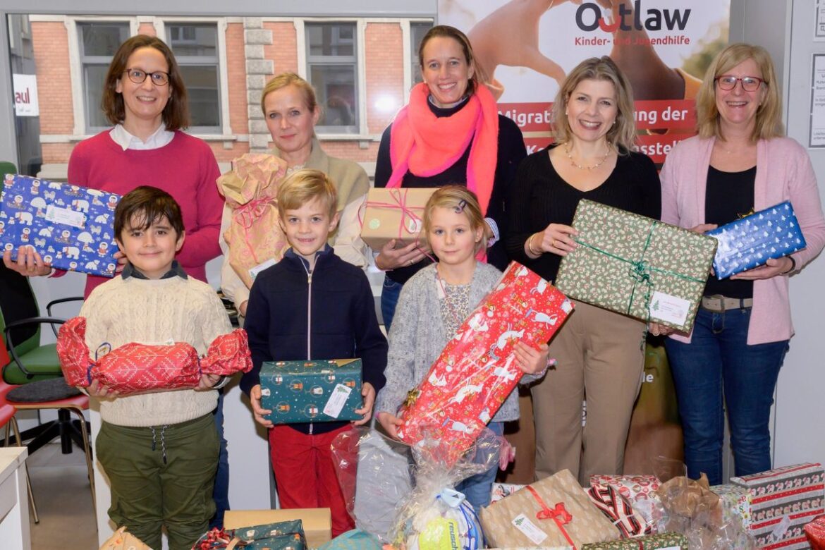Rückertschule Spendenaktion Weihnachts-Kinderwünsche / Foto: Hermann Pentermann