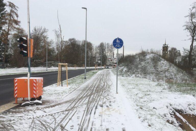 Kombinierter Rad-Fußweg an der neuen Verbindungsstraße am Wissenschaftspark. / Foto: Dominik Lapp