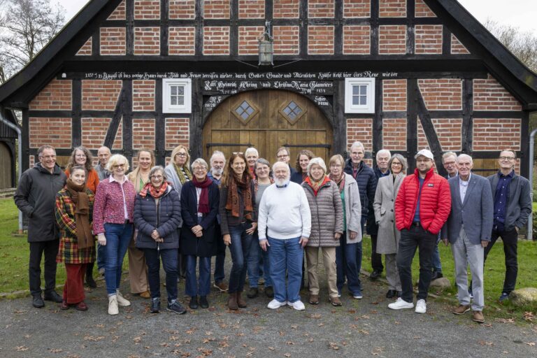Die Museumsleitungen aus dem Landkreis trafen sich auf Einladung des Kulturbüros des Landkreises zum fachlichen Austausch auf der Venner Mühleninsel. / Foto: Swaantje Hehmann