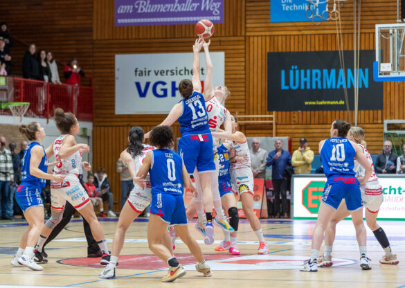 GiroLive-Panthers Osnabrück gewinnen knapp mit 66:64 gegen Blue Dolphins Marburg