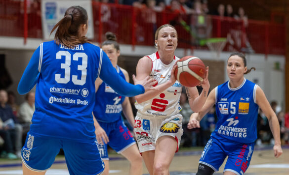 GiroLive-Panthers Osnabrück gewinnen knapp mit 66:64 gegen Blue Dolphins Marburg