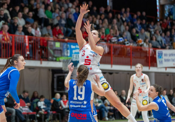 GiroLive-Panthers Osnabrück gewinnen knapp mit 66:64 gegen Blue Dolphins Marburg