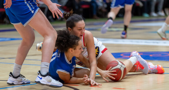 GiroLive-Panthers Osnabrück gewinnen knapp mit 66:64 gegen Blue Dolphins Marburg
