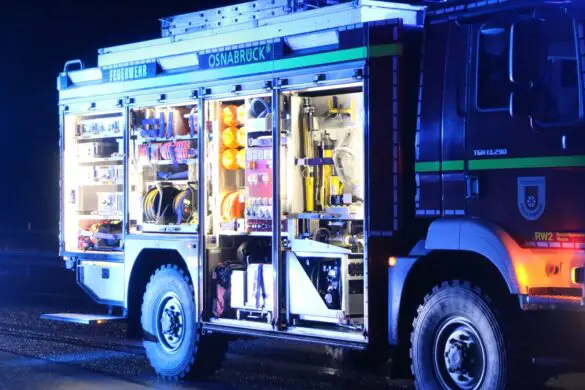 Schwerer Unfall auf der Autobahn 30 am Silvesterabend: Drei Verletzte, eine Frau in PKW eingeklemmt