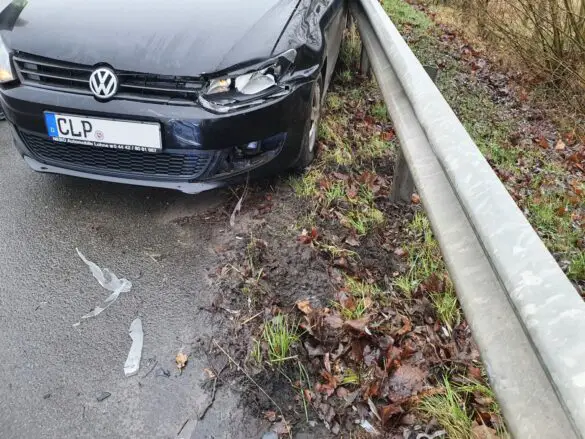 Problem mit Gaspedal auf der Autobahn A1 endet in Auffahrunfall nach Vollbremsung