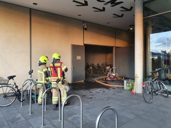 Mit Großalarm zur Hochschule - Kleinbrand ruft zahlreiche Einsatzkräfte auf den Plan